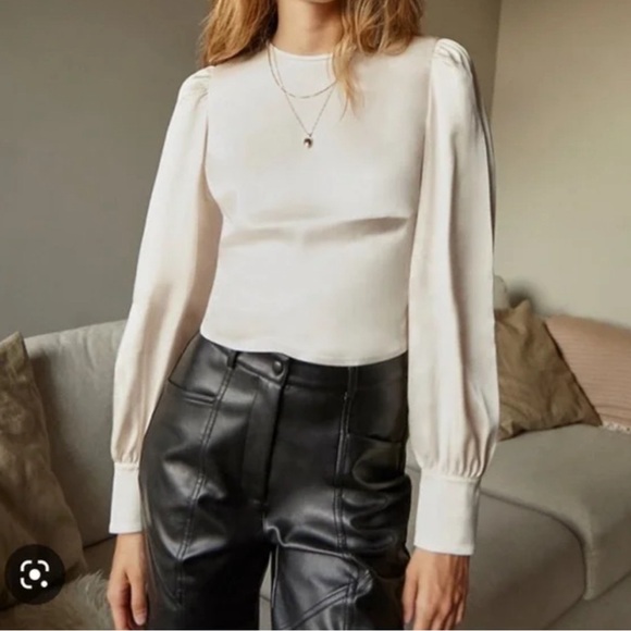 Aritzia Wilfred Besalu Blouse satin like, open back - Picture 2 of 5